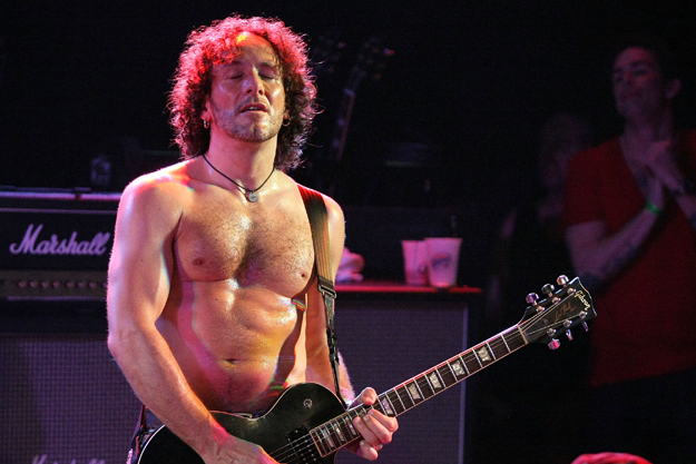 Vivian Campbell (Def Leppard) se lupta din nou cu cancerul